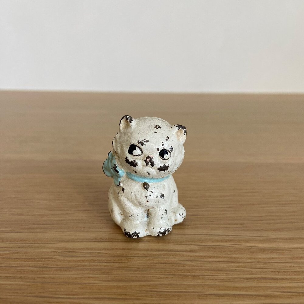 Vintage Hubley Toy Company Blue Bow Kitten Cat Cast Iron Paperweight